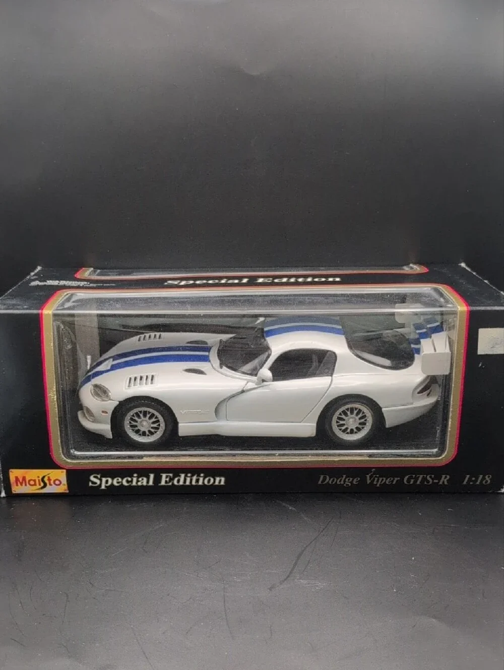 MAISTO Dodge Viper GTS-R 1997 Diecast Model White with Blue Stripes New in Box
